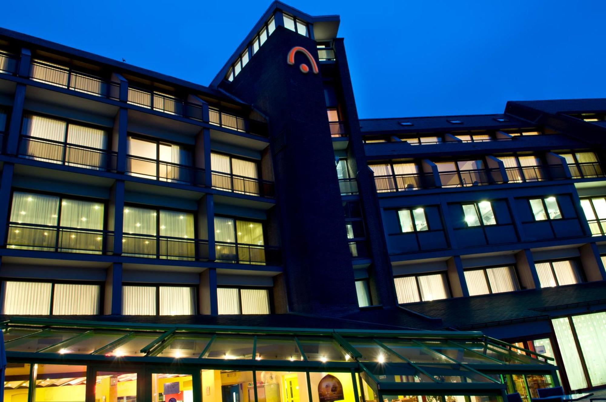 Floreal Le Panoramique Mont-Saint-Aubert Exterior photo